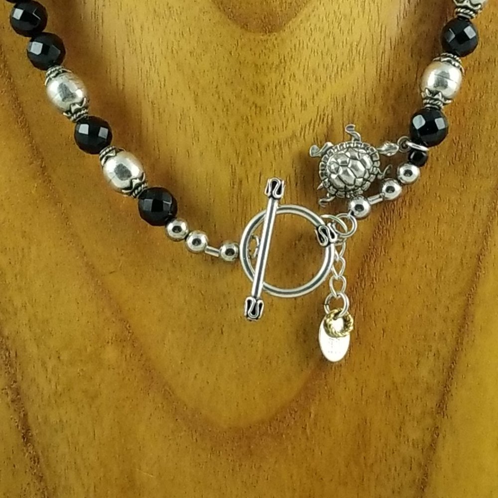 Red Coral and Black Onyx Necklace - Picture 5 of 5